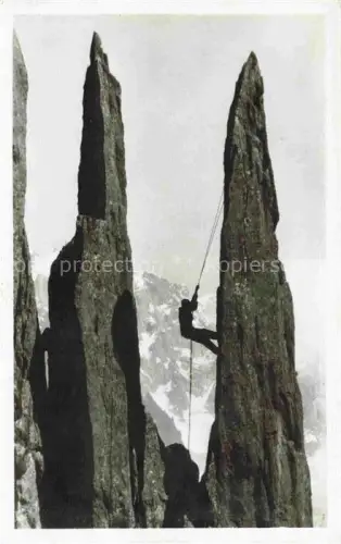 AK / Ansichtskarte Bergsteigen Klettern Mountaineering Alpinisme Alpinismo-- Chamonix 