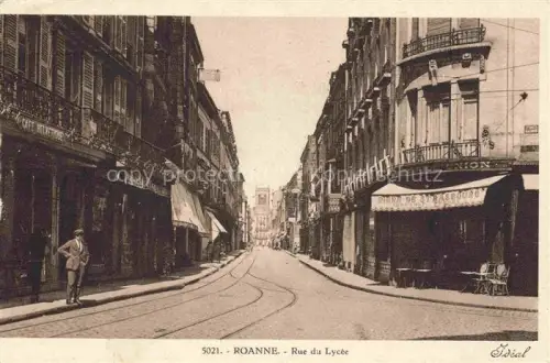 AK / Ansichtskarte ROANNE 42 Loire Rue du Lycée