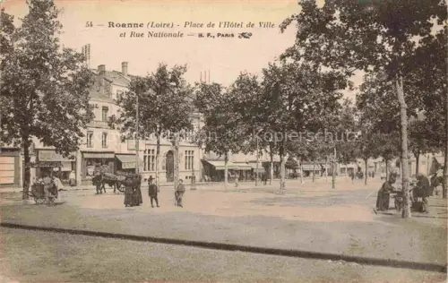 AK / Ansichtskarte ROANNE 42 Loire Place de l'Hôtel de Ville et Rue Nationale