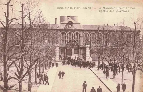AK / Ansichtskarte SAINT-ETIENNE  ST-ETIENNE 42 Loire La Manufacture d'Armes Sortie des Ouvriers