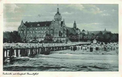 AK / Ansichtskarte Kolberg  Ostseebad KOLOBRZEG PL Seebruecke und Kurhaus See- und Solbad Strand