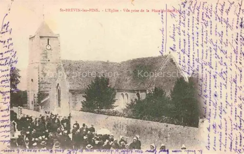 AK / Ansichtskarte St-Brevin-les-Pins Saint-Nazaire 44 Loire-Atlantique Eglise vue prise de la Place du Bourg