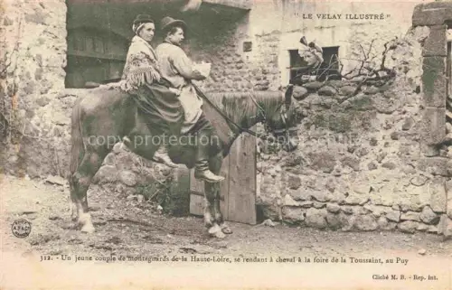 AK / Ansichtskarte LE PUY  en-Velay 43 Haute-Loire Jeune couple de montagnards de la Haute-Loire Cheval Foire de la Toussaint