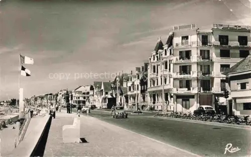 AK / Ansichtskarte LA-BAULE-LES-PINS La Baule sur Mer 44 Le Remblai