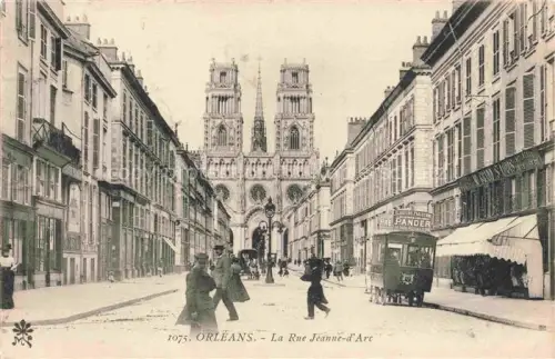 AK / Ansichtskarte ORLEANS 45 Loiret Rue Jeanne d'Arc Cathédrale