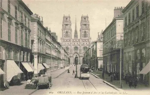 AK / Ansichtskarte ORLEANS 45 Loiret Rue Jeanne d'Arc et la Cathédrale Tram