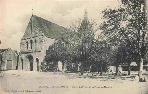 AK / Ansichtskarte Bellegarde-du-Loiret Montargis 45 Loiret Eglise XIe siècle et Place du Marché