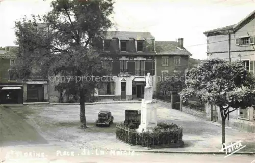 AK / Ansichtskarte St-Paulien LE PUY 43 Haute-Loire Place de la Mairie Monument