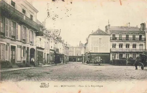 AK / Ansichtskarte MONTARGIS 45 Loiret Place de la République