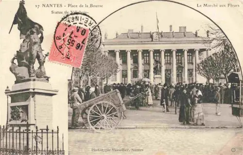 AK / Ansichtskarte NANTES 44 Loire-Atlantique Place de la Bourse Statue de Villebois Monument Marché aux Fleurs