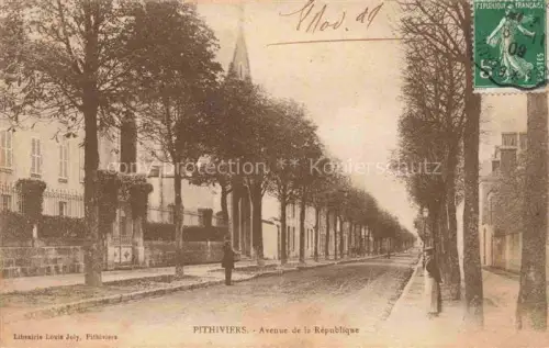 AK / Ansichtskarte Pithiviers-en-Gatinais 45 Loiret Avenue de la République