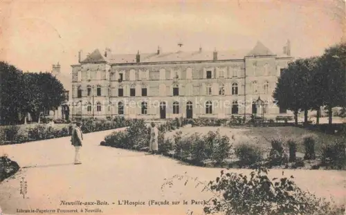 AK / Ansichtskarte Neuville-aux-Bois Orleans 45 Loiret Hospice facade sur le parc