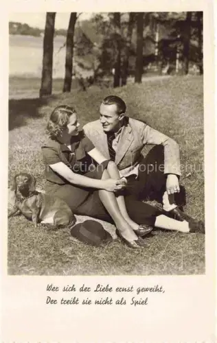 AK / Ansichtskarte Dackel Dachshund Teckel Hunde dogs Chiens Cani Foto Amag Nr. 68293 Liebespaar