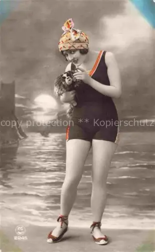 AK / Ansichtskarte Foto PC Paris Nr. 2245 Frauen Bademode Hund 