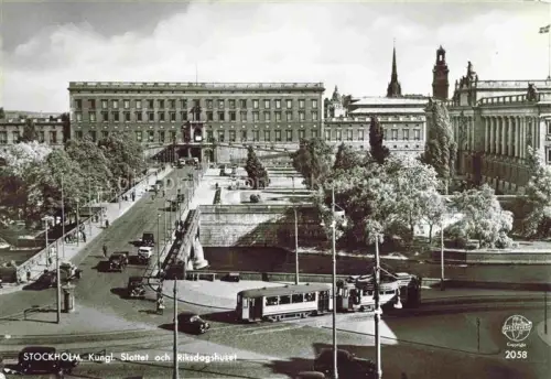 AK / Ansichtskarte STRAssENBAHN Tramway-- Stockholm Slottet och Riksdogshusel