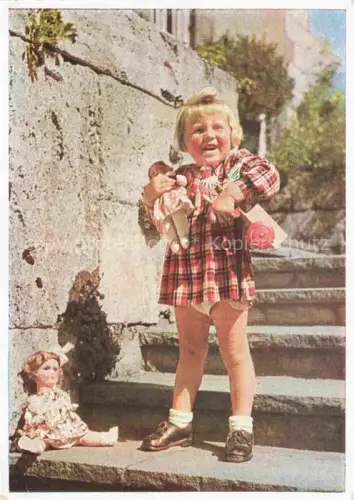 AK / Ansichtskarte Puppe Doll Poupee Kinderspielzeug Kind
