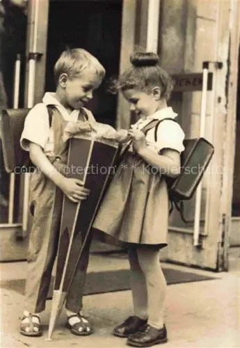AK / Ansichtskarte Schule School Ecole Escuela Scuola-- Schulanfang Zuckertute Kinder 