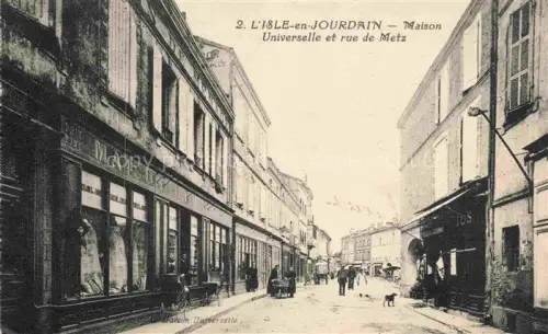 AK / Ansichtskarte L Isle-en-Jourdain L Isle Jourdain AUCH 32 Gers Maison Universelle et Rue de Metz