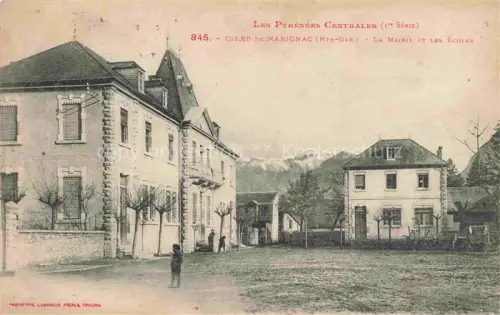 AK / Ansichtskarte Cierp-de-Marignac Cierp-Gaud Saint-Gaudens 31 Haute-Garonne La Mairie et les écoles