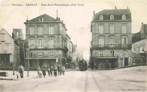 AK / Ansichtskarte Sarlat-en-Perigord Sarlat-la-Caneda 24 Dordogne Rue de la République