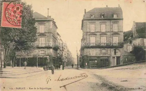 AK / Ansichtskarte Sarlat-en-Perigord Sarlat-la-Caneda 24 Dordogne Rue de la République