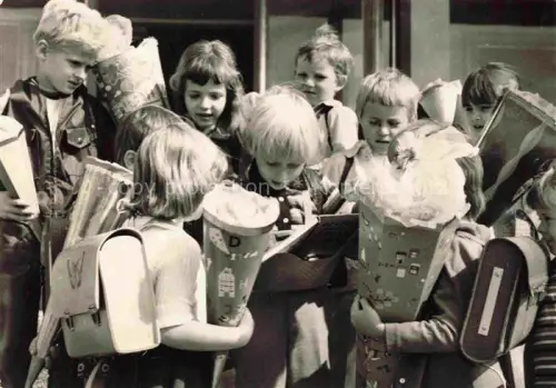 AK / Ansichtskarte Schule School Ecole Escuela Scuola-- Schulanfang Zuckertuete 
