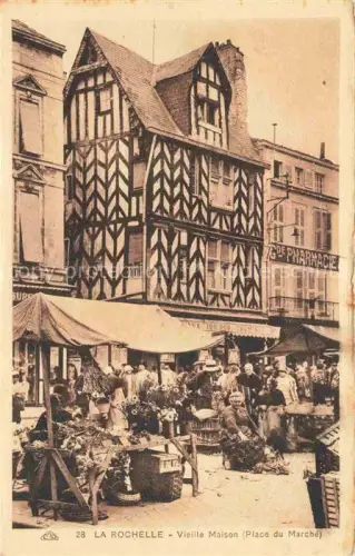 AK / Ansichtskarte LA ROCHELLE 17 Charente-Maritime Vieille maisons Place du Marché