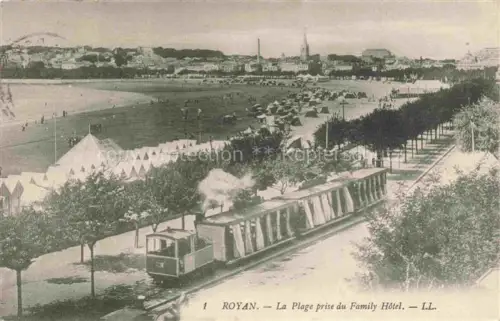 AK / Ansichtskarte ROYAN 17 Charente-Maritime Vue générale de la plage prise du Family Hôtel