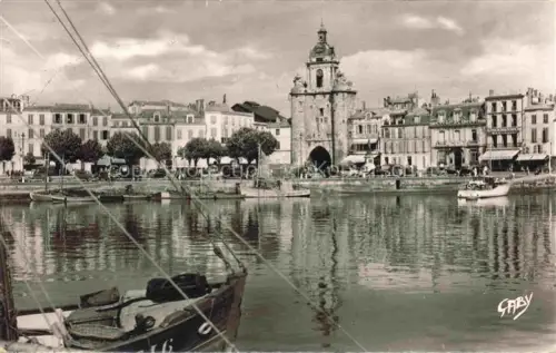AK / Ansichtskarte LA ROCHELLE 17 Charente-Maritime Le Port et la Tour de la Grosse Horloge