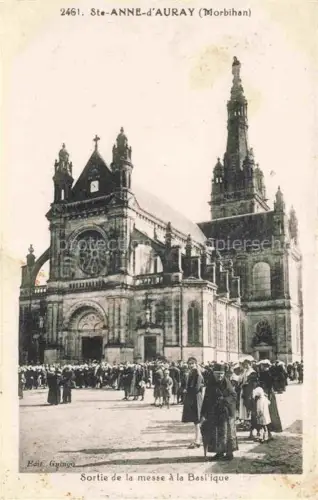 AK / Ansichtskarte Ste-Anne-d Auray LORIENT 56 Morbihan Sortie de la messe à la Basilique