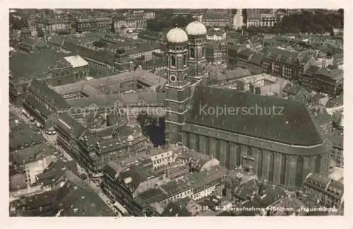 AK / Ansichtskarte TOWNSEND Peter W. (1914-1995) Flugzeuge WK2 Fliegeraufnahme Frauenkirche Muenchen 