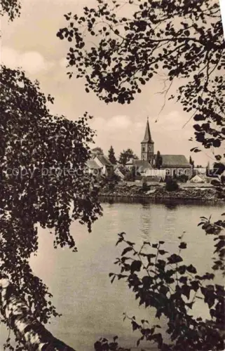 AK / Ansichtskarte Guentersberge Harz Sachsen-Anhalt Durchblick ueber den Teich zur Kirche