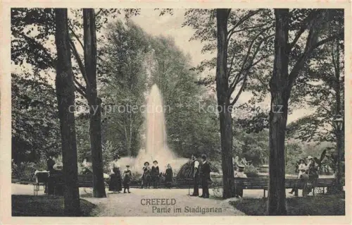 AK / Ansichtskarte Crefeld KREFELD Partie im Stadtgarten Fontaene