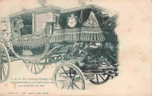 AK / Ansichtskarte Adel Spanien Nobleza Espana Koenigshaus S.M. El Rey Don Alfonso XIII Dirigiendose apertura Cortes 