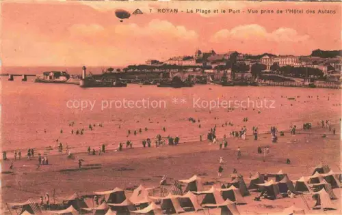 AK / Ansichtskarte ROYAN 17 Charente-Maritime La Plage et le Port vue prise de l'Hotel des Autans