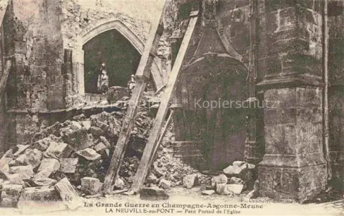 AK / Ansichtskarte La Neuville-au-Pont Sainte-Menehould 51 Marne Petit Portail de l'Eglise apres bombardement