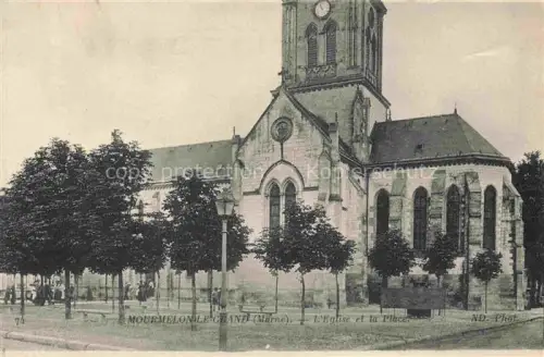 AK / Ansichtskarte Mourmelon-le-Grand Chalons-en-Champagne 51 Marne Eglise et la Place
