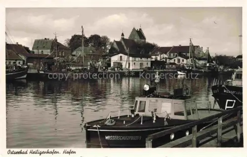 AK / Ansichtskarte Heiligenhafen Ostseebad Hafen Wasserschutzpolizei-Boot