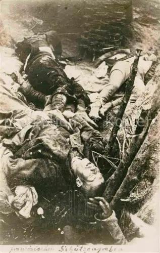 AK / Ansichtskarte Schuetzengraben Militaria Soldatenelend