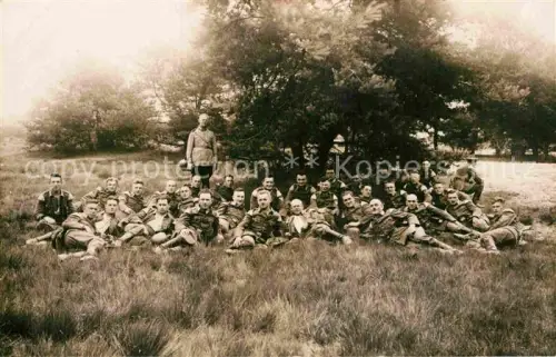 AK / Ansichtskarte Sennelager Paderborn Militaercamp Gruppenfoto im Feld