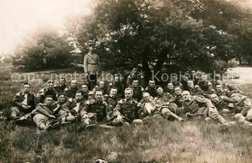 AK / Ansichtskarte Sennelager Paderborn Militaercamp Gruppenfoto im Feld 