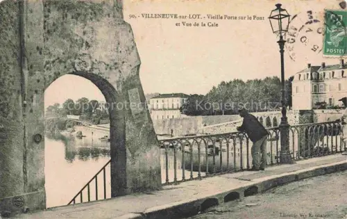 AK / Ansichtskarte VILLENEUVE-SUR-LOT 47 Lot-et-Garonne Vieille porte sur le port et vue de la Cale
