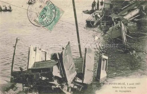 AK / Ansichtskarte Les Ponts-de-Ce ANGERS 49 Maine-et-Loire Débris de la voiture de voyageurs