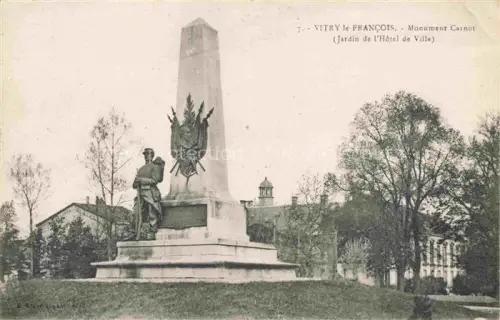 AK / Ansichtskarte Vitry-le-Francois 51 Marne Monument Carnot