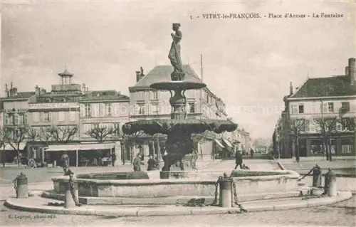 AK / Ansichtskarte Vitry-le-Francois 51 Marne Place d'Armes La Fontaine
