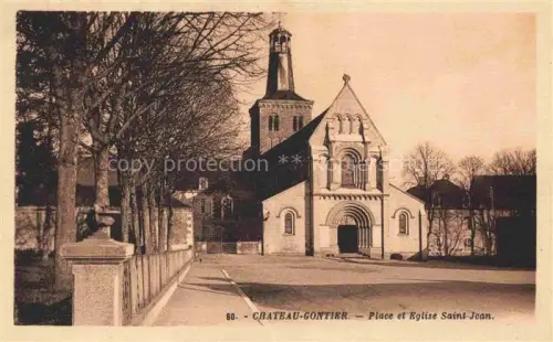 AK / Ansichtskarte Chateau-Gontier 53 Mayenne Place et Eglise Saint Jean