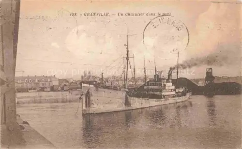 AK / Ansichtskarte GRANVILLE 50 Manche Un Chalutier dans le port