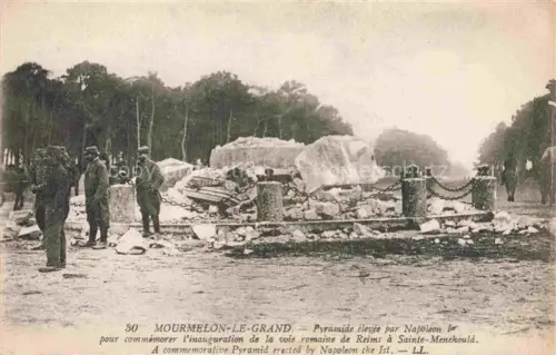 AK / Ansichtskarte Mourmelon Camp de Mourmelon 51 Marne Pyramide elevee par Napoleon Ier