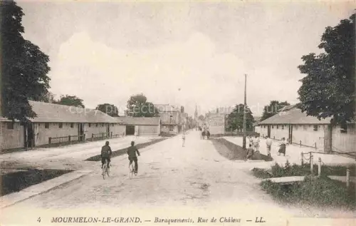 AK / Ansichtskarte Mourmelon Camp de Mourmelon 51 Marne Baraquements Rue de Chalons