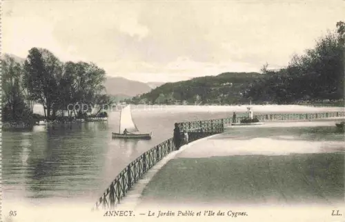 AK / Ansichtskarte ANNECY 74 Haute-Savoie Le Jardin Public et l'ile des Cygnes